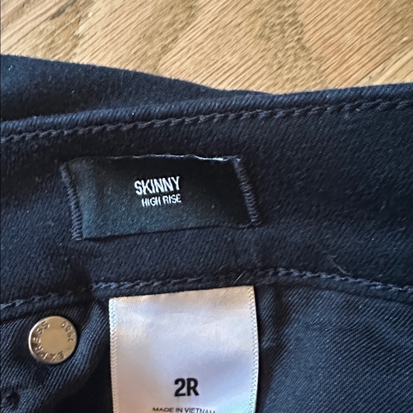Express High Rise Skinny Jean - Size 2R - Picture 5 of 6